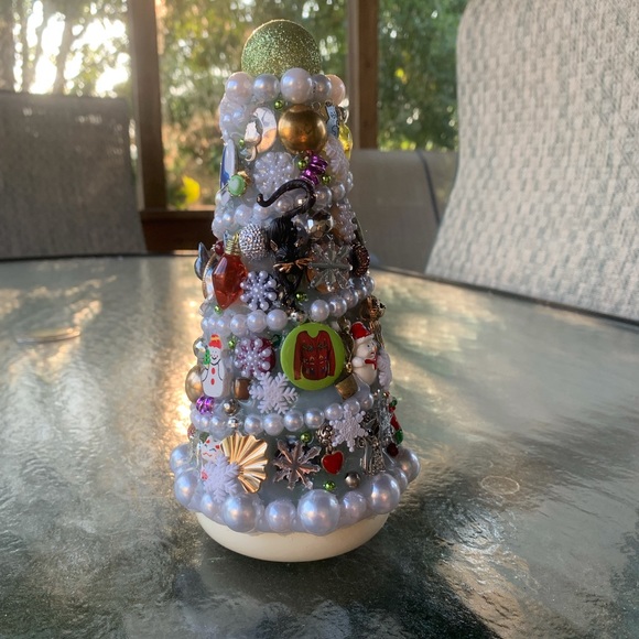 *** SOLD *** “Christmas Kittens In The Snow” Junkdrawer Tree Handmade Decoration - Picture 12 of 13